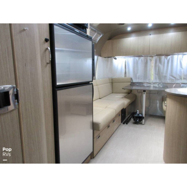 Used 2018 Airstream Travel Trailer RV Flying Cloud 25RB Twin