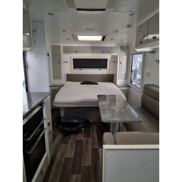  JB Caravan Dirt Road Xtreme (Semi Off Road) 