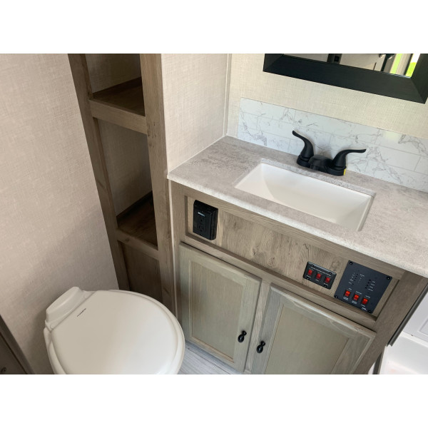 New 2022 Forest River Travel Trailer RV SURVEYOR 202RBLE 