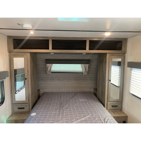 New 2022 Forest River Travel Trailer RV SURVEYOR 202RBLE 