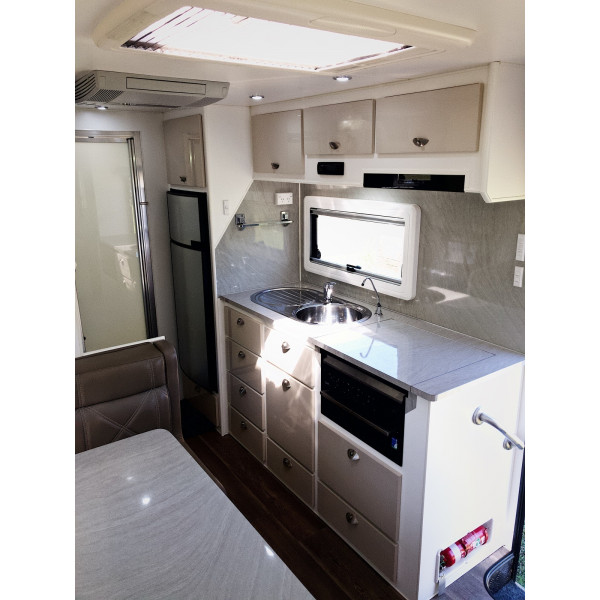 Noosa JB Family Van