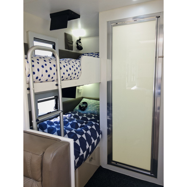 Noosa JB Family Van