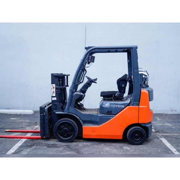 Used 2010 TOYOTA Forklifts 8FGCU20