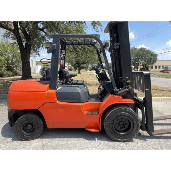 Used 2011 TOYOTA Forklifts 7FGAU50 