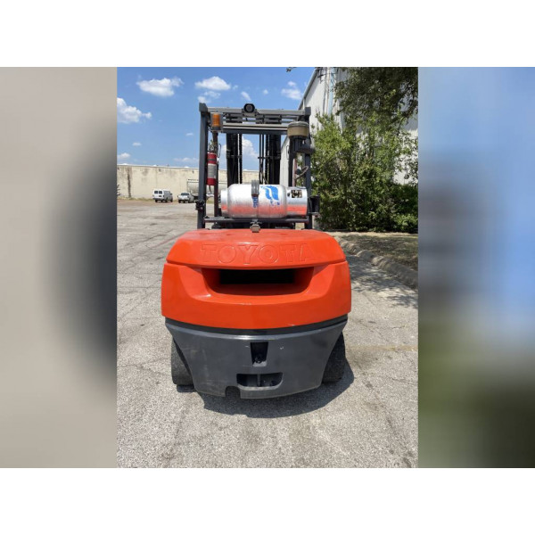 Used 2011 TOYOTA Forklifts 7FGAU50 