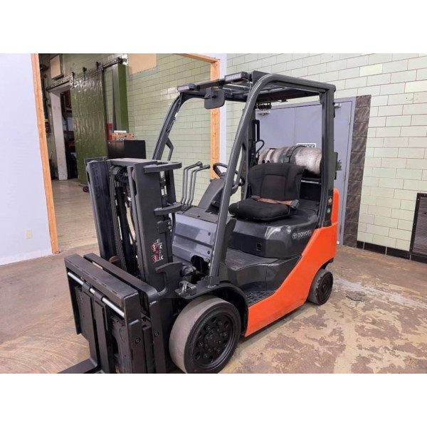 Used 2011 TOYOTA Forklifts 8FGCU20