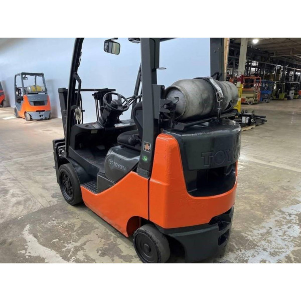 Used 2011 TOYOTA Forklifts 8FGCU20