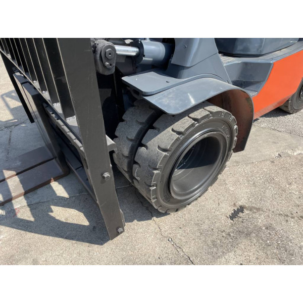 Used 2012 TOYOTA Forklifts 7FDU35 