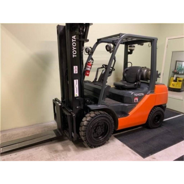 Used 2012 TOYOTA Forklifts 8FGU30