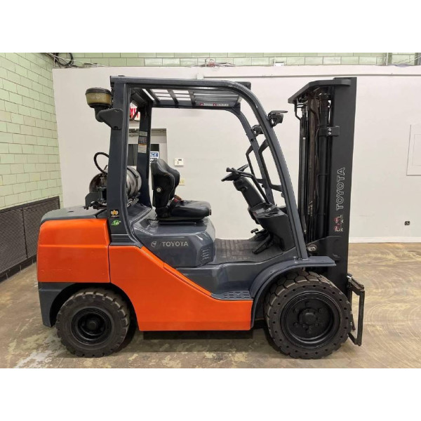 Used 2012 TOYOTA Forklifts 8FGU30