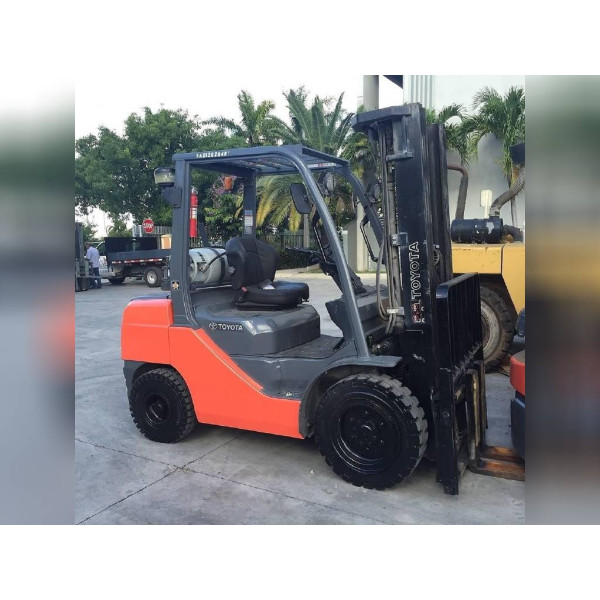 Used 2012 TOYOTA Forklifts 8FGU30