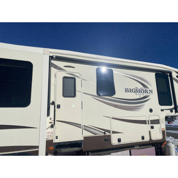 (Caravan) Used 2015 Heartland Fifth Wheel RV BIGHORN 3010RE 