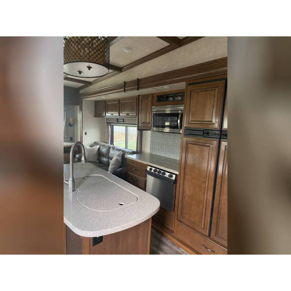 (Caravan) Used 2015 Heartland Fifth Wheel RV BIGHORN 3010RE 