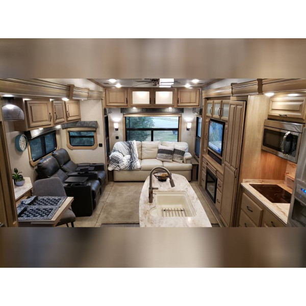 (Caravan) Used 2015 Redwood Fifth Wheel RV 392GK 