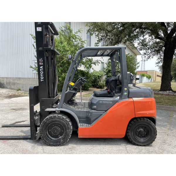 Used 2015 TOYOTA Forklifts 8FG35U 