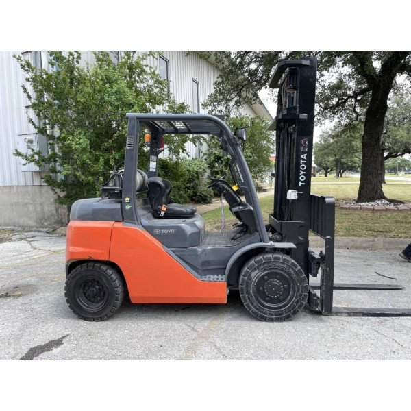 Used 2015 TOYOTA Forklifts 8FG35U 