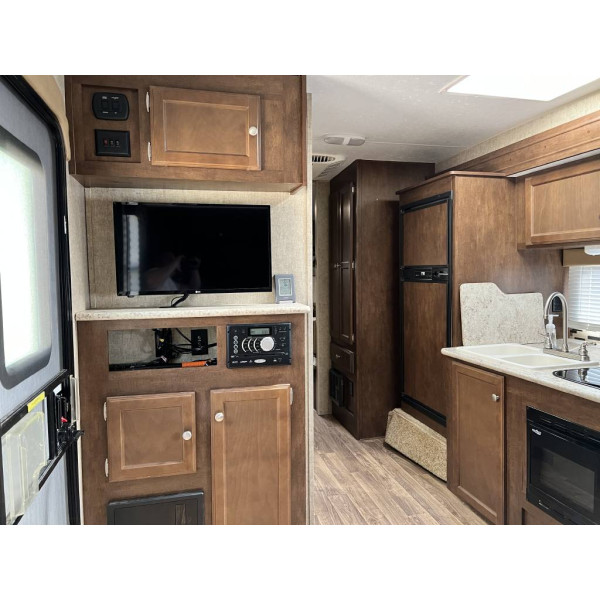 (Caravan) Used 2016 Venture Rv Travel Trailer RV SONIC 234VBH 