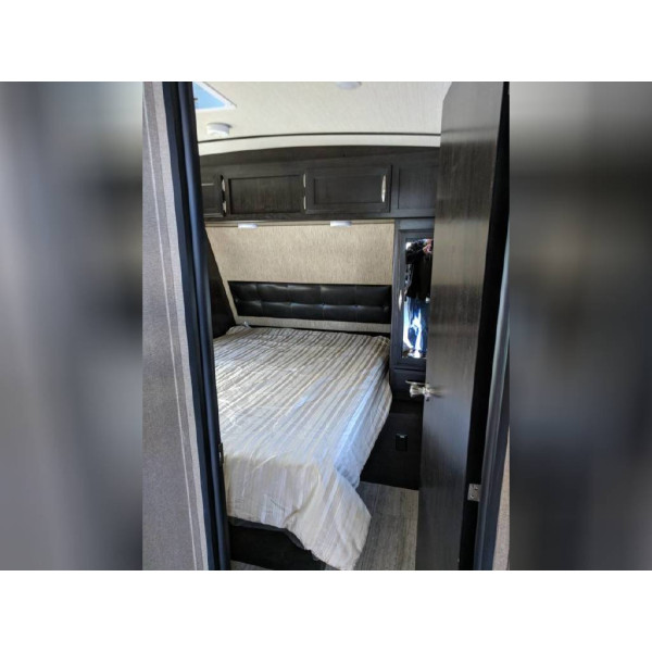 (Caravan) Used 2018 Grand Design Travel Trailer RV IMAGINE 2970RL 