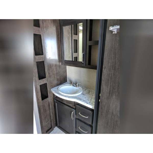 (Caravan) Used 2018 Grand Design Travel Trailer RV IMAGINE 2970RL 