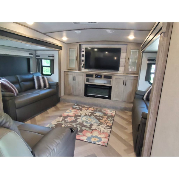 (Caravan) Used 2020 Forest River Fifth Wheel RV WILDWOOD HERITAGE GLEN LTZ 378FL 