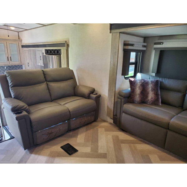 (Caravan) Used 2020 Forest River Fifth Wheel RV WILDWOOD HERITAGE GLEN LTZ 378FL 