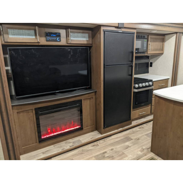 (Caravan )Used 2020 Keystone Travel Trailer RV COUGAR HALF-TON 34TSB 
