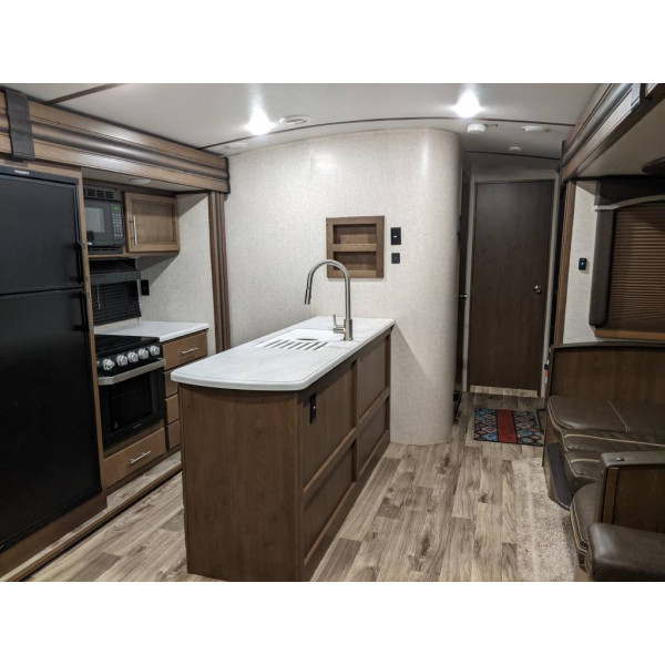 (Caravan )Used 2020 Keystone Travel Trailer RV COUGAR HALF-TON 34TSB 