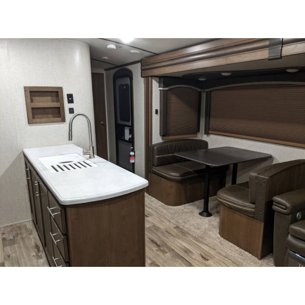 (Caravan )Used 2020 Keystone Travel Trailer RV COUGAR HALF-TON 34TSB 