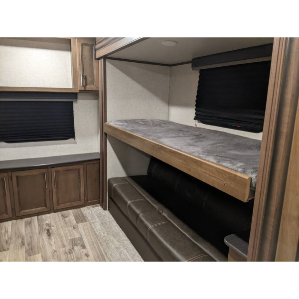 (Caravan )Used 2020 Keystone Travel Trailer RV COUGAR HALF-TON 34TSB 