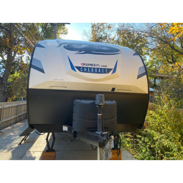 (Caravan) Used 2021 Forest River Travel Trailer RV CHEROKEE ALPHA WOLF 30DBH-L 