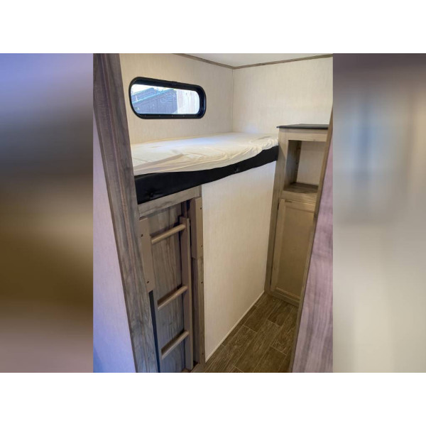 (Caravan) Used 2021 Forest River Travel Trailer RV CHEROKEE ALPHA WOLF 30DBH-L 