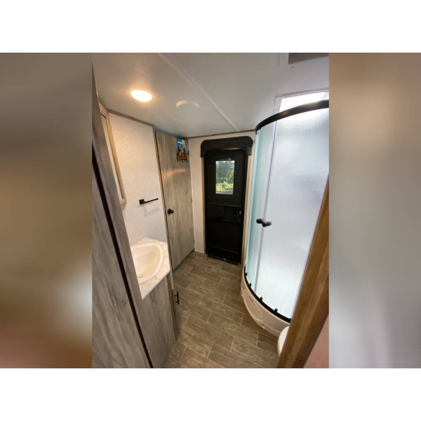 (Caravan) Used 2021 Forest River Travel Trailer RV CHEROKEE ALPHA WOLF 30DBH-L 