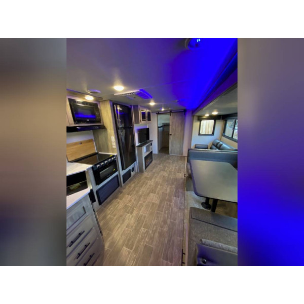 (Caravan) Used 2021 Forest River Travel Trailer RV CHEROKEE ALPHA WOLF 30DBH-L 