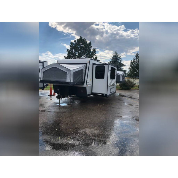 (Caravan ) Used 2021 Forest River Travel Trailer RV FLAGSTAFF SHAMROCK 233S 