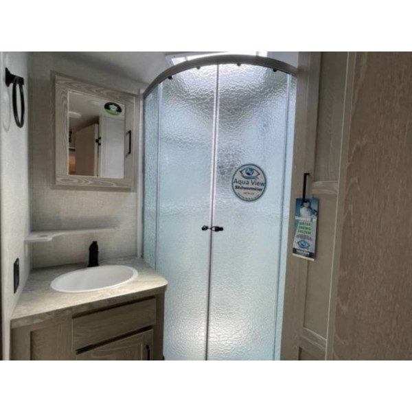 (Caravan ) Used 2021 Forest River Travel Trailer RV FLAGSTAFF SHAMROCK 233S 