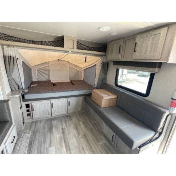 (Caravan ) Used 2021 Forest River Travel Trailer RV FLAGSTAFF SHAMROCK 233S 