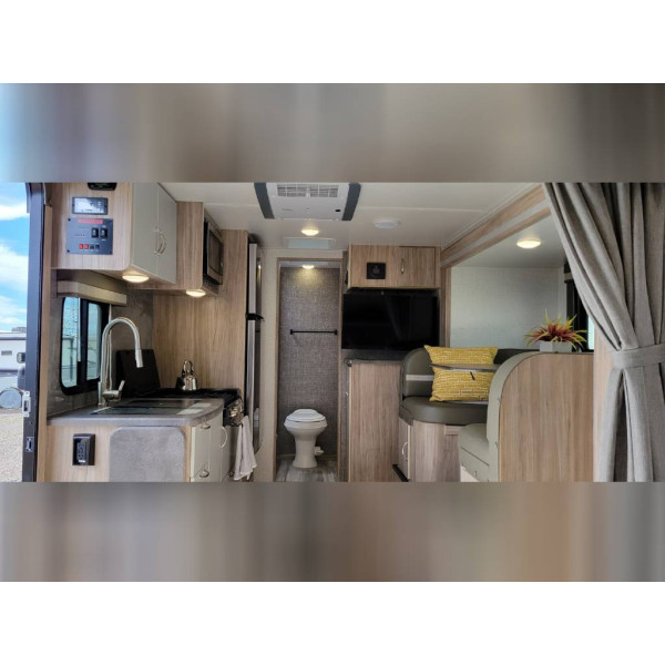 (Caravan ) Used 2022 Winnebago Travel Trailer RV MICRO MINNIE FLX 2108TB 