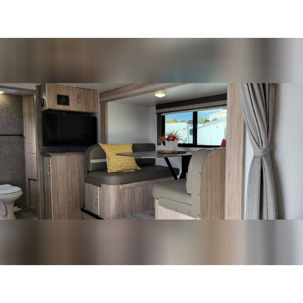 (Caravan ) Used 2022 Winnebago Travel Trailer RV MICRO MINNIE FLX 2108TB 