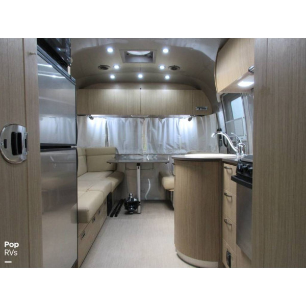 Used 2018 Airstream Travel Trailer RV Flying Cloud 25RB Twin
